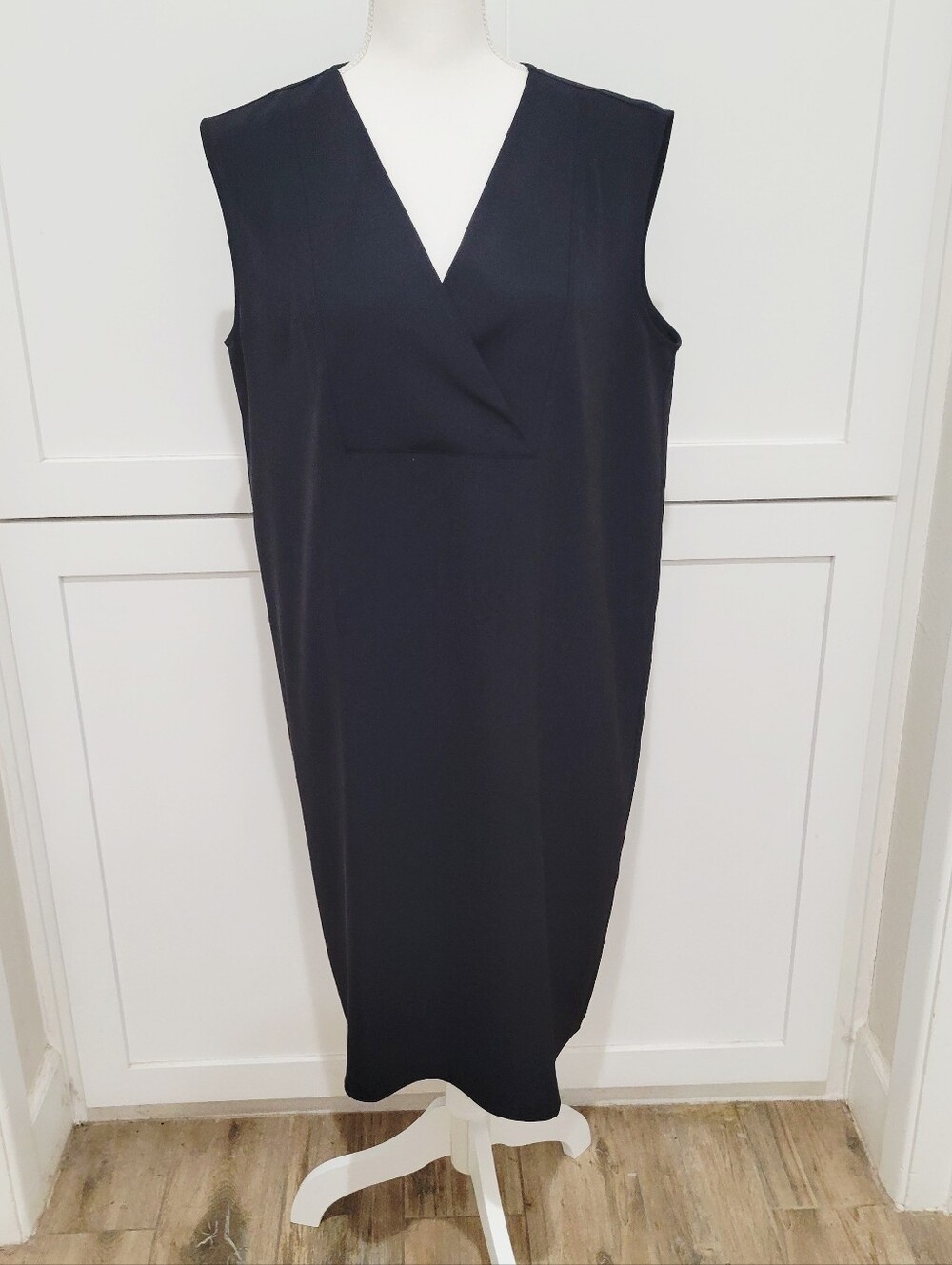 Uniqlo Lagenlook Black Sleeveless V-Neck Midi Dress | Size Large
